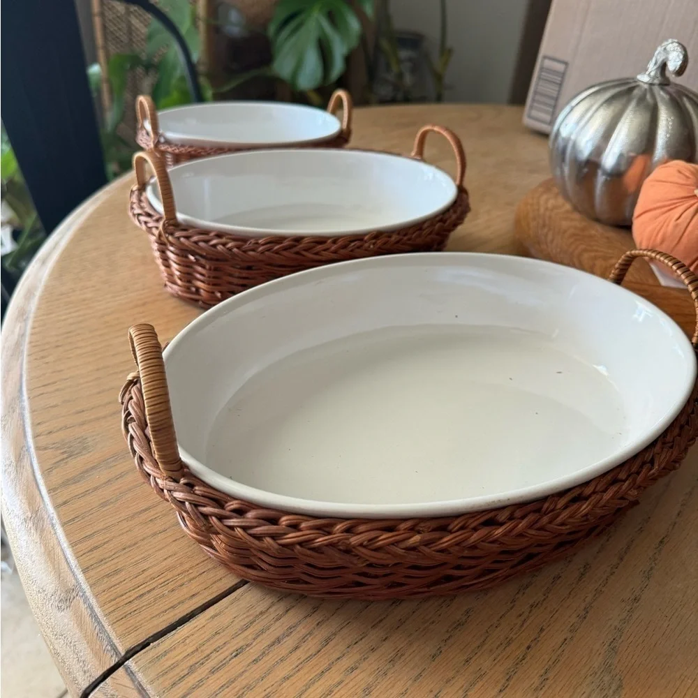 Vintage‎ white ceramic wicker basket tray